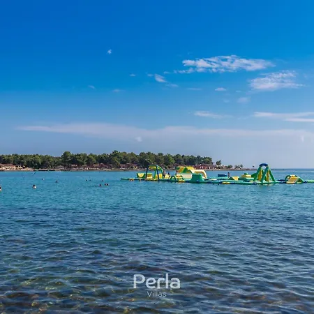 Charming La Perla With Pool, Jacuzzi And Sea View Near וילה אומאג