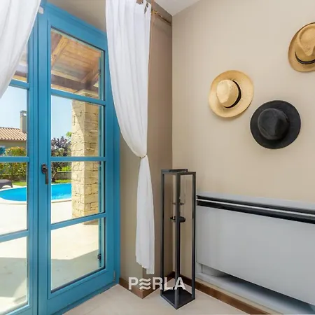 וילה Charming La Perla With Pool, Jacuzzi And Sea View Near *