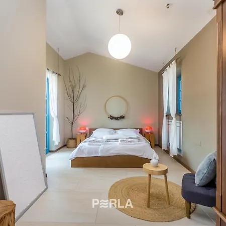Charming La Perla With Pool, Jacuzzi And Sea View Near וילה