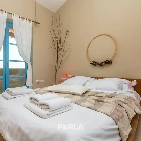 וילה Charming La Perla With Pool, Jacuzzi And Sea View Near