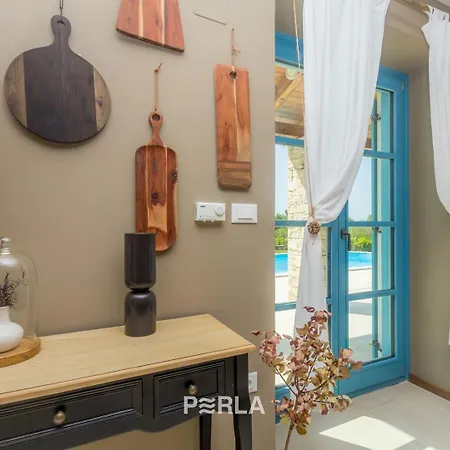 וילה Charming La Perla With Pool, Jacuzzi And Sea View Near *