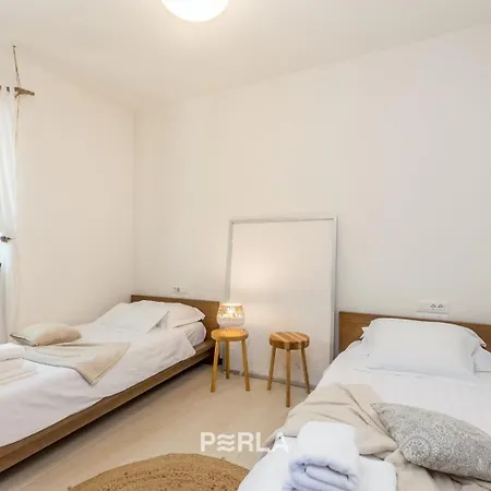 Charming La Perla With Pool, Jacuzzi And Sea View Near וילה