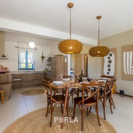 Charming La Perla With Pool, Jacuzzi And Sea View Near אומאג